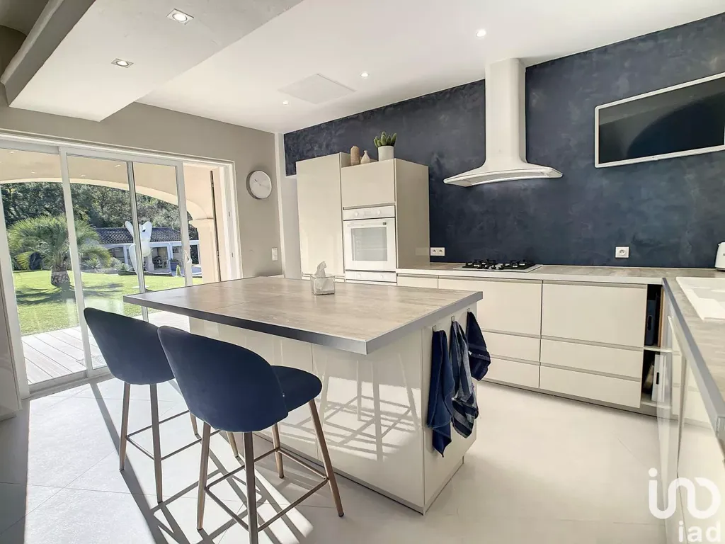 Cuisine - Villa Rénovée avec Piscine au Muy