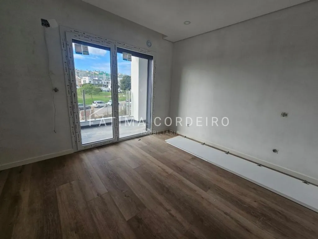 Pièces - Luxury Detached House with Pool in Charneca de Caparica