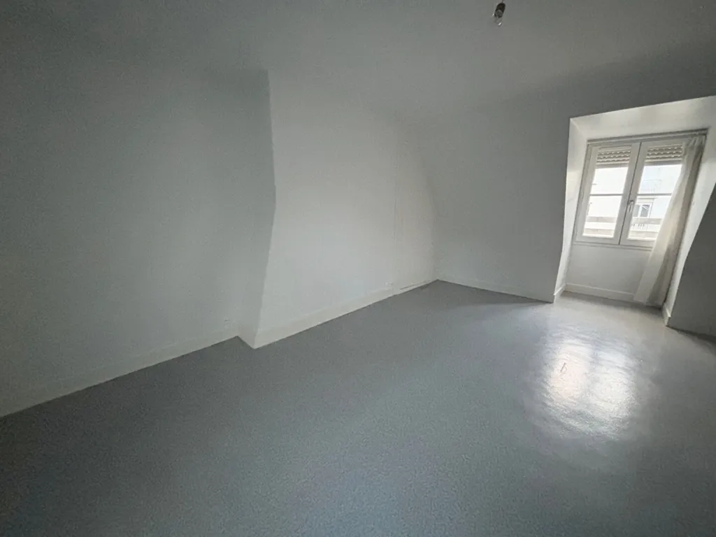 Pièces - Appartement 2 Pièces avec Luminosité Traversante près de l'Hyper-centre