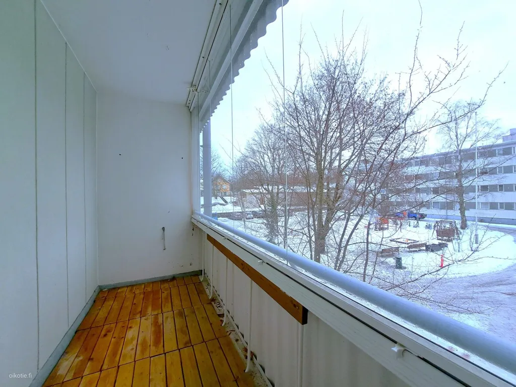 Rõdu - Three-Room Flat with Glazed Balcony in Nummi