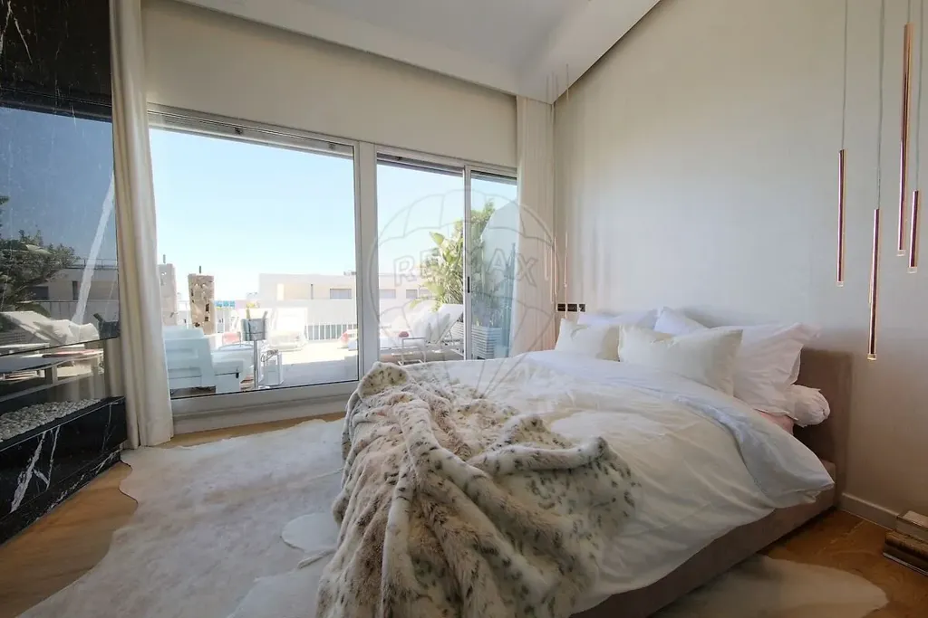 Chambres - Lisbon Condo with Terrace and Fireplace