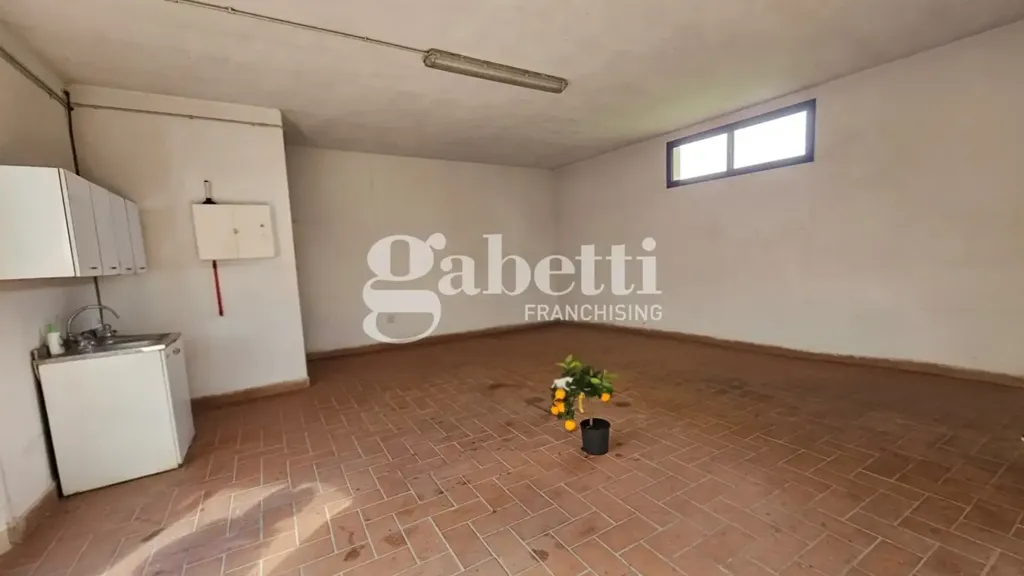 Garage - Rustic-Style Apartment with Private Garden in Scandicci
