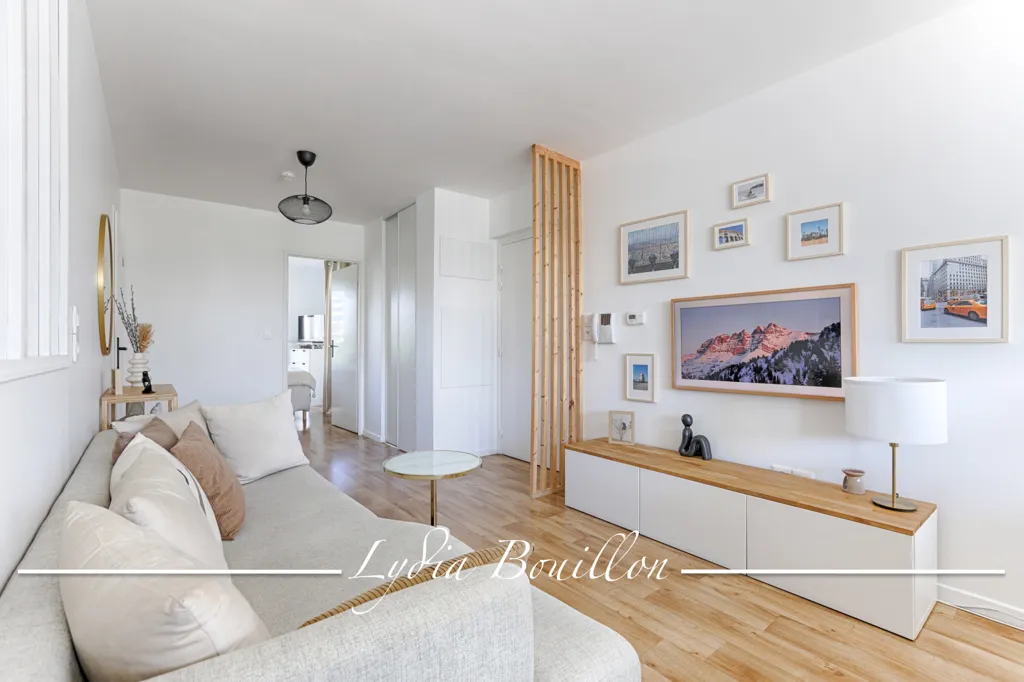 3-Bed Apartment with Balcony in La Défense