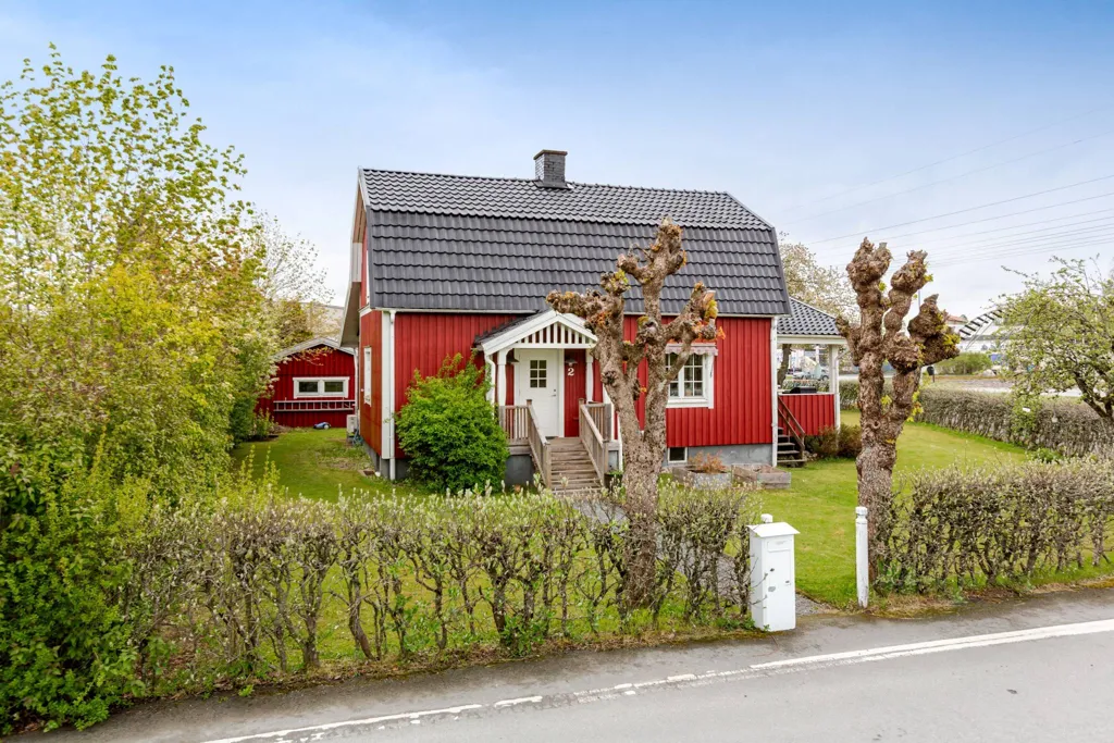 Välivaade - Charming Red Cottage with Garage in Jönköping