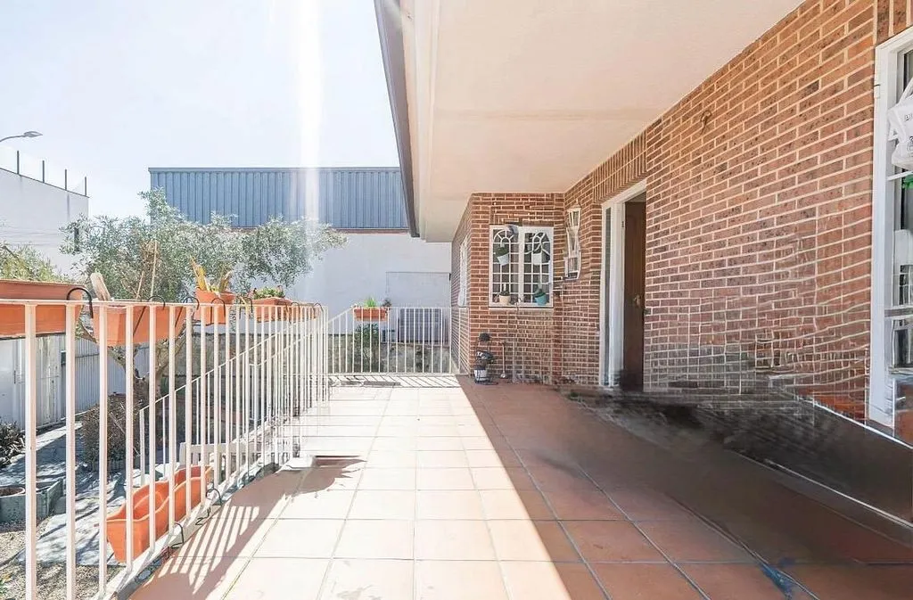 Balcone - Detached Chalet with Garden in Valdebebas