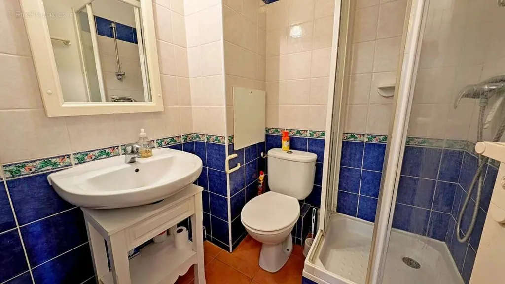 Salles de bain - Appartement en Rez-de-Jardin avec Jardin à Saint-Raphaël