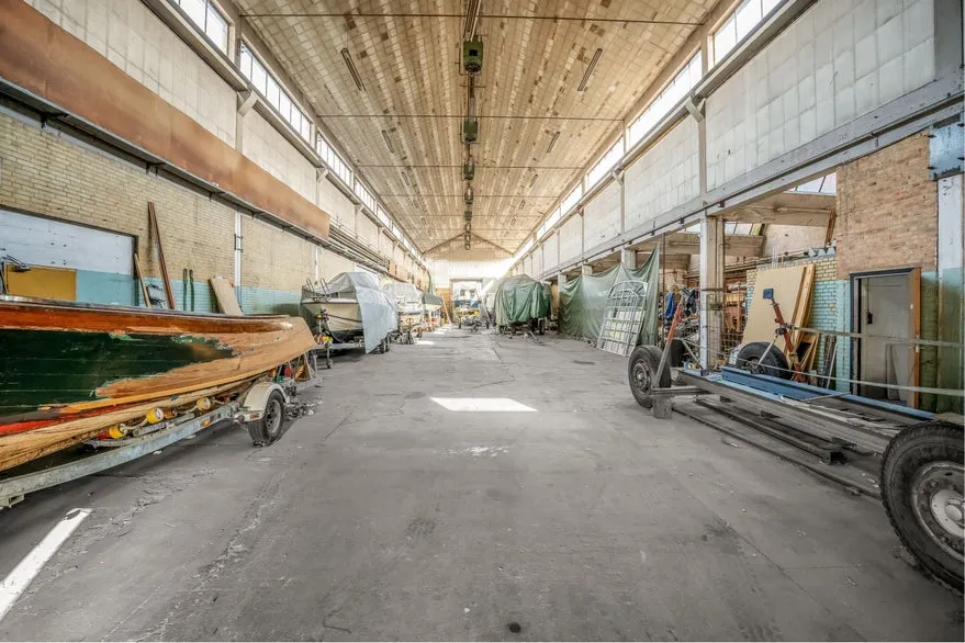 Garage - Warehouse with High Ceiling in Næstved