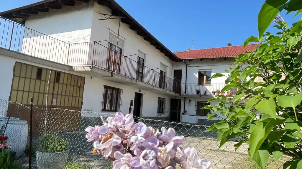 Välivaade - Rustic Farmhouse with Panoramic View in Castagnole delle Lanze