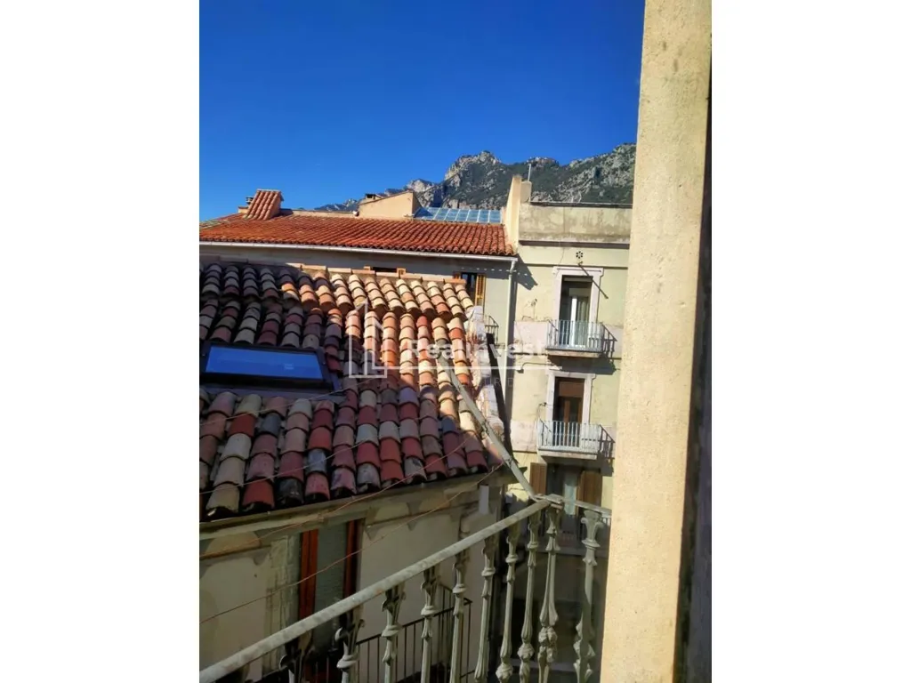 Rõdu - Commercial Building with Renovation Potential in Berga