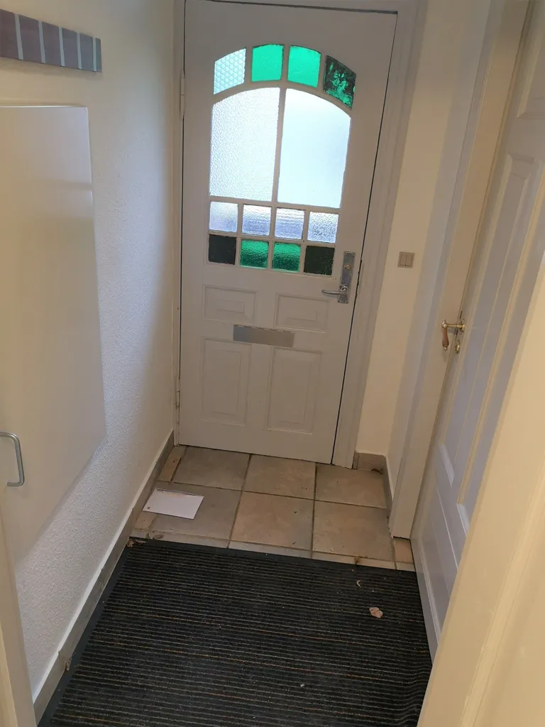 Entrée - Apartment with Dishwasher in Quiet Street