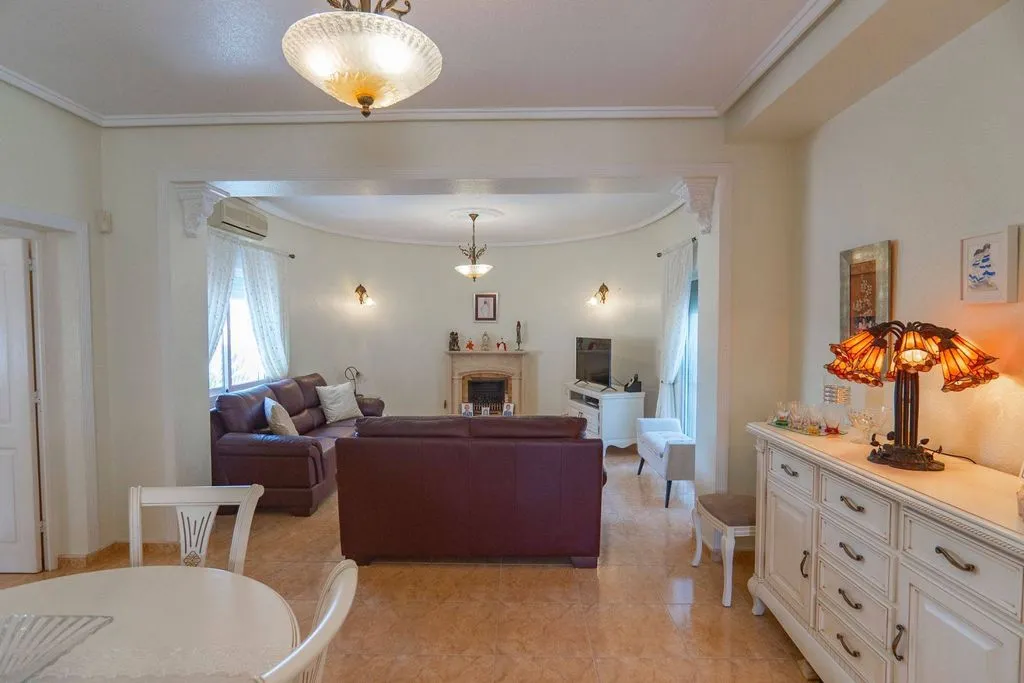 Söögituba - 4-Bedroom Villa with Pool in Ciudad Quesada