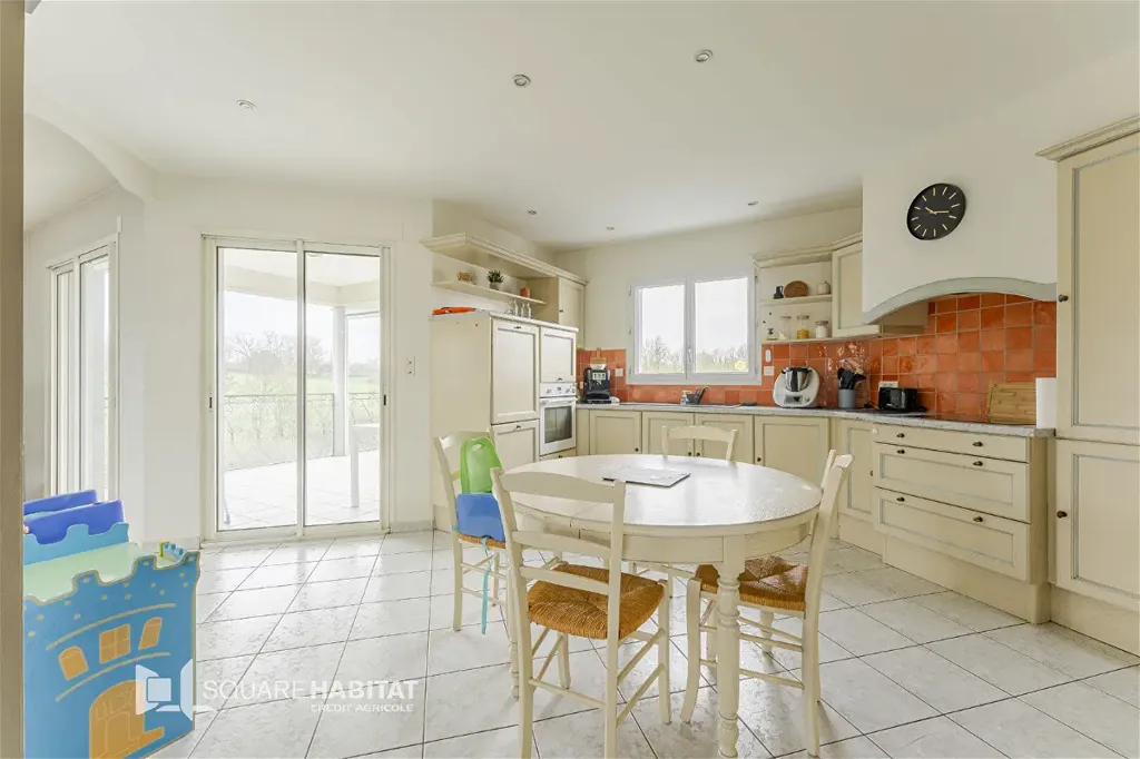 Cuisine - Maison de Campagne avec Sous-Sol à Bellevigny