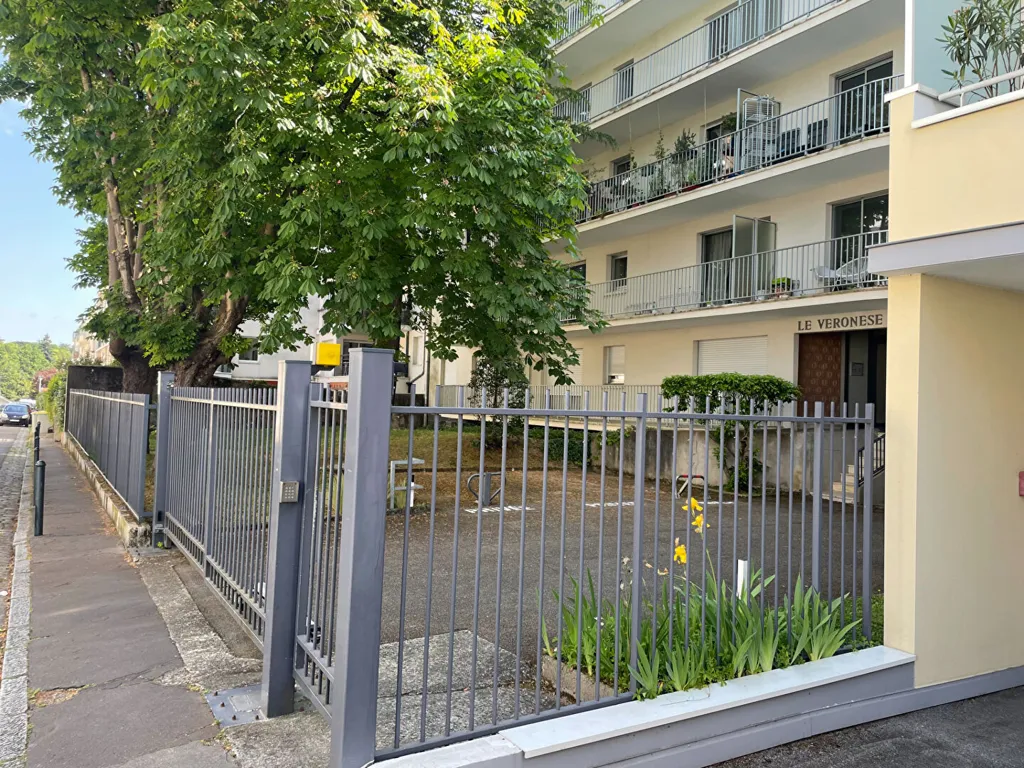 Extérieur - Emplacement de Stationnement Sécurisé à Nantes
