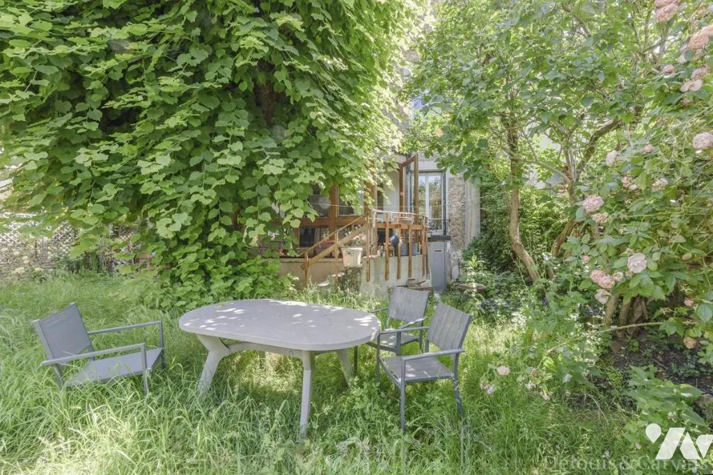 Aed - House with Garden and Subterranean Space in Massy