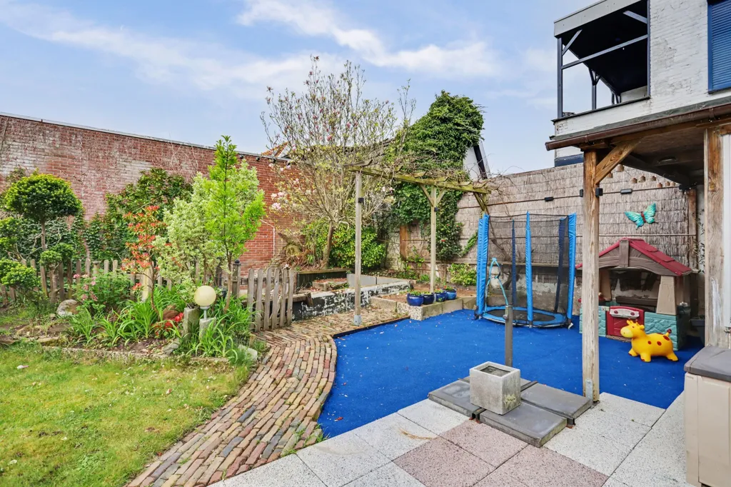 Garden - Two-Storey House with Garden in Almelo