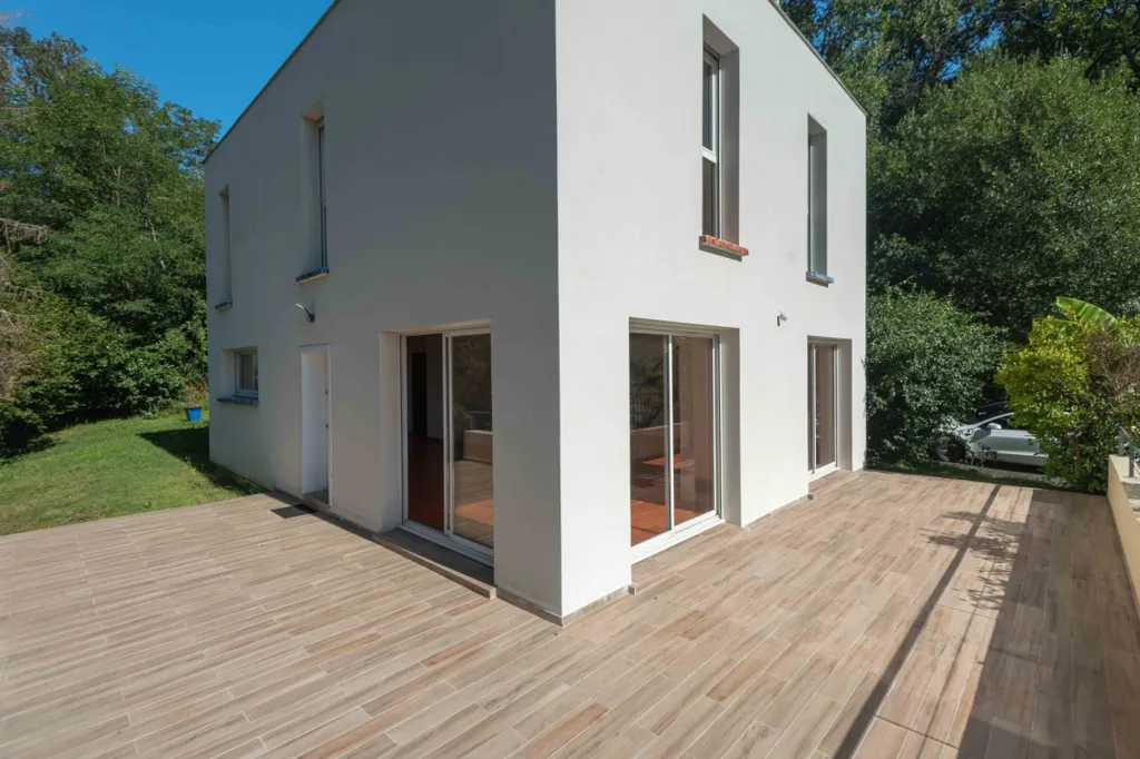 Terrass - 5-Piece Villa with Garden Space in Quinsac