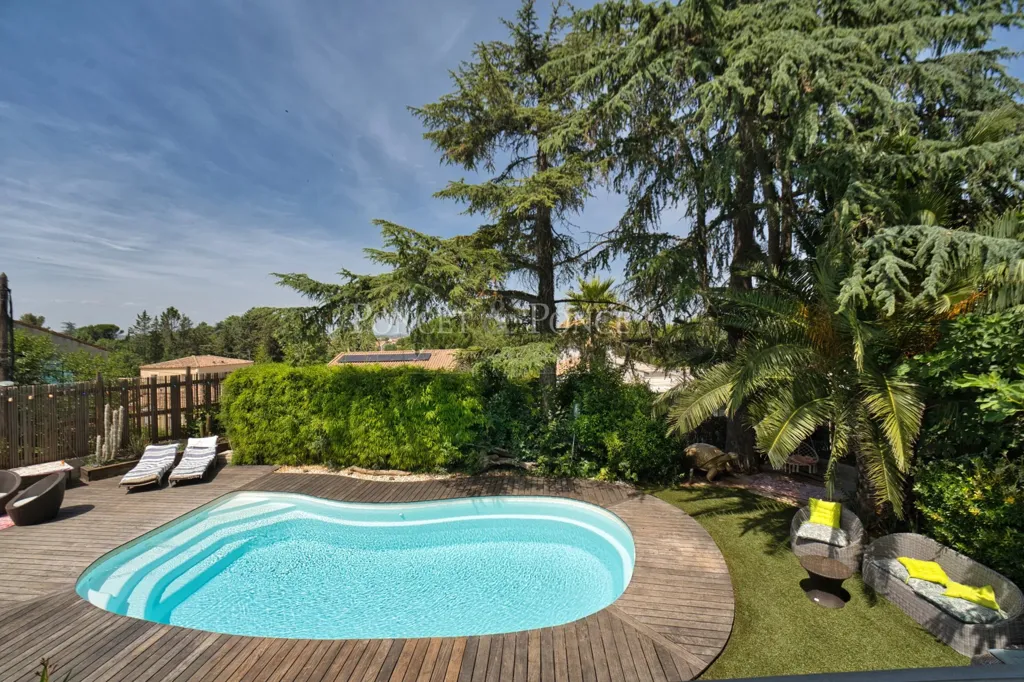Piscine - Maison avec Vue Dominante au Cœur du Village