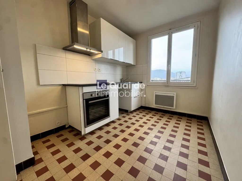 Cucina - Bright 3-Bed Apartment with Mountain View in Grenoble