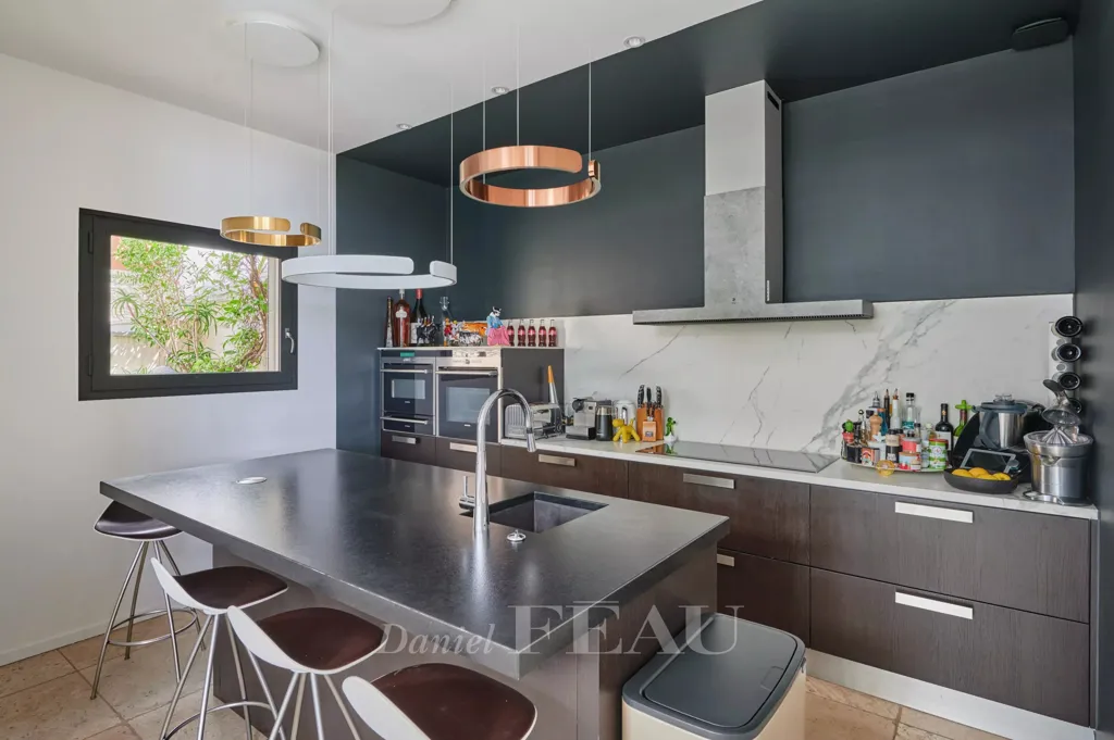 Cuisine - Maison Contemporaine avec Piscine à Marseille
