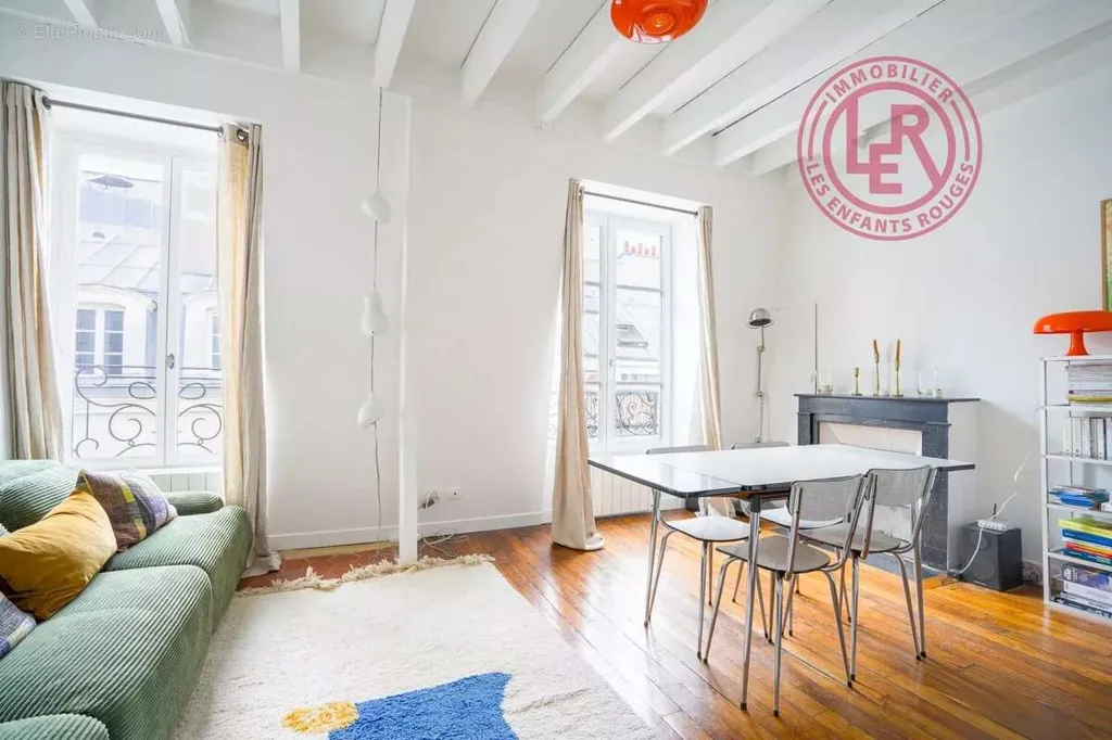 Séjour - Appartement 2 Pièces avec Vue Dégagée au Marais