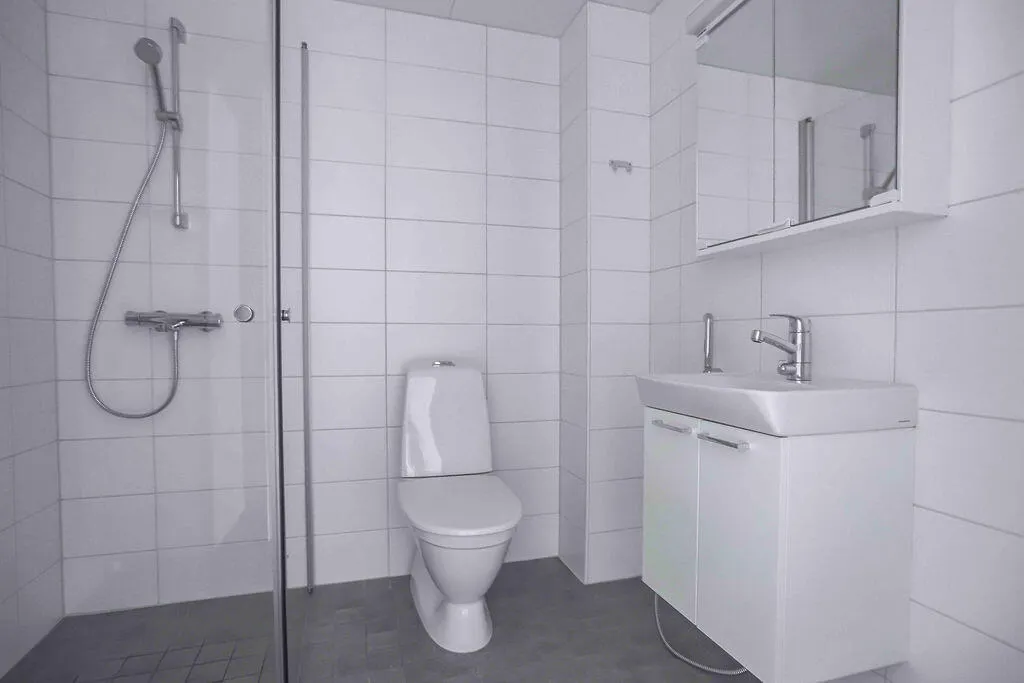 Salles de bain - Spacious 1-Bedroom Flat with Balcony in Espoo