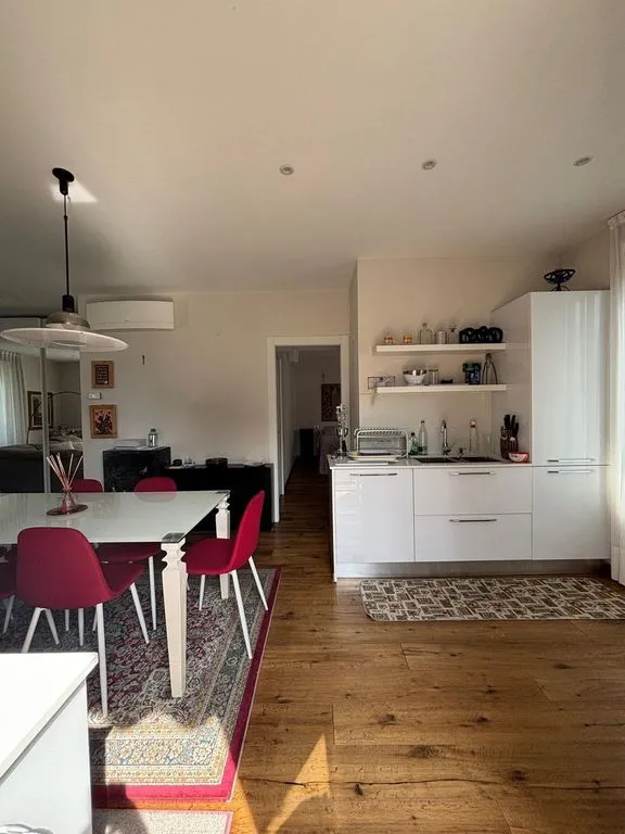 Söögituba - Modernised Semi-detached Villa with Lake View in Verbania