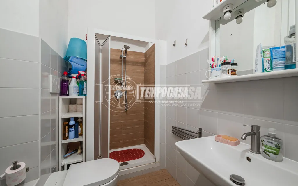 Vannitoad - Two-Bedroom Apartment for Renovation in Milan