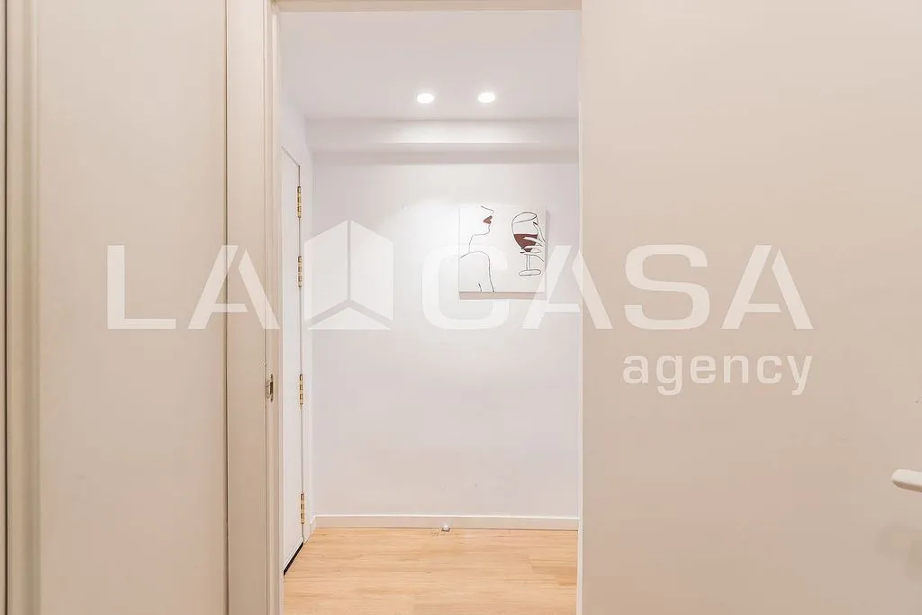 Entrée - Student-Friendly Flat with East View in La Vega Baixa