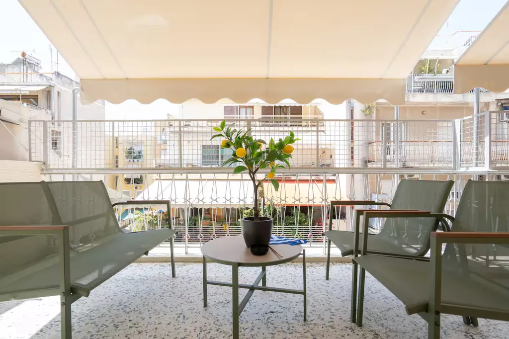 Terrass - City View Flat with Solar Panels in Athens