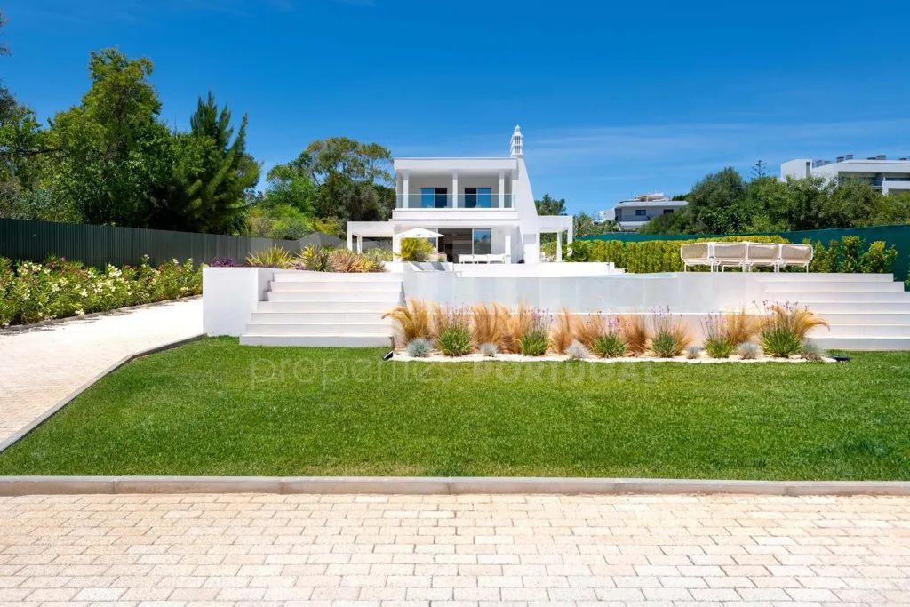 Välivaade - Luxury Villa with Heated Pool in Central Alvor