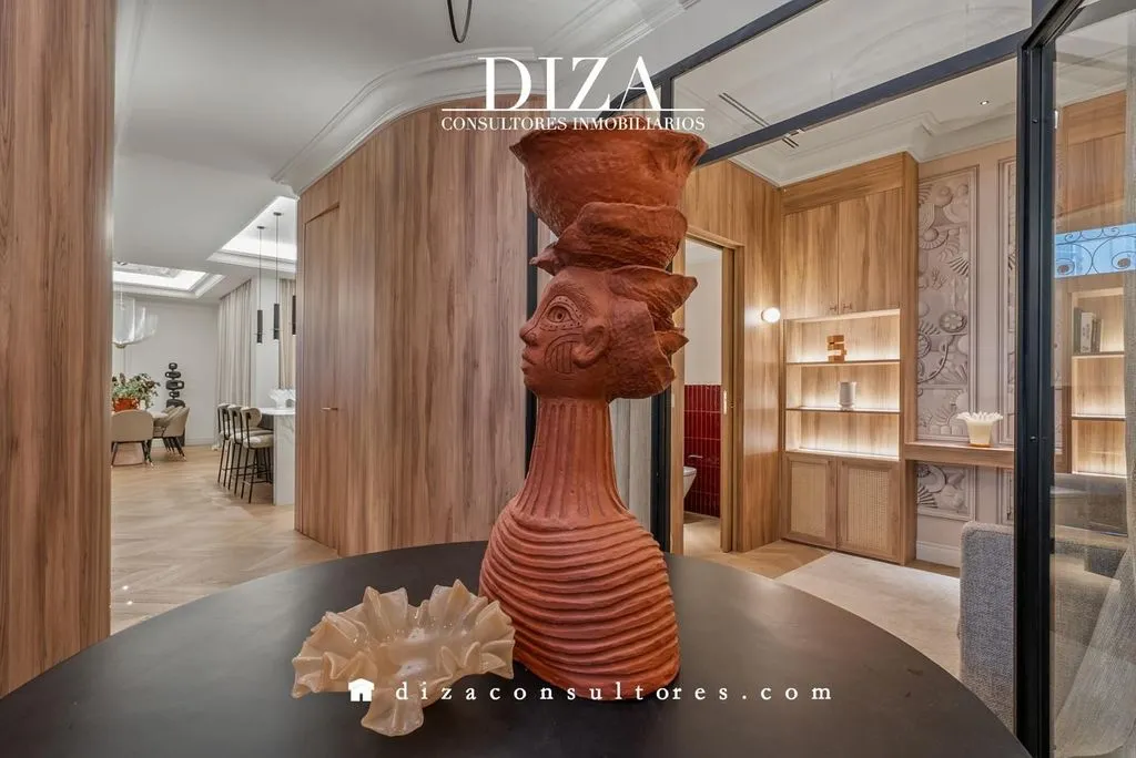 Söögituba - Luxury 6-Bedroom Apartment in Madrid