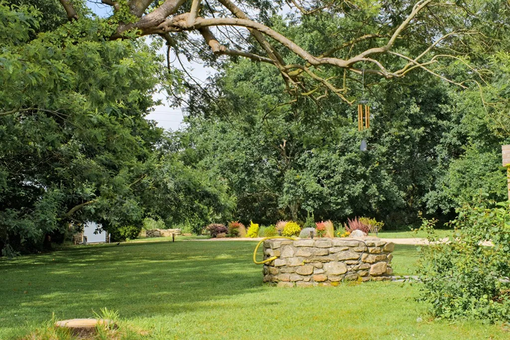 Jardin - Propriété Contemporaine avec Piscine à Rhuys