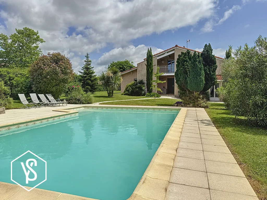 Piscine - Villa d'Architecte avec Piscine à Escalquens