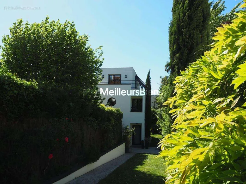 Aed - Architect-Designed Home with Garden in Saint-Cloud
