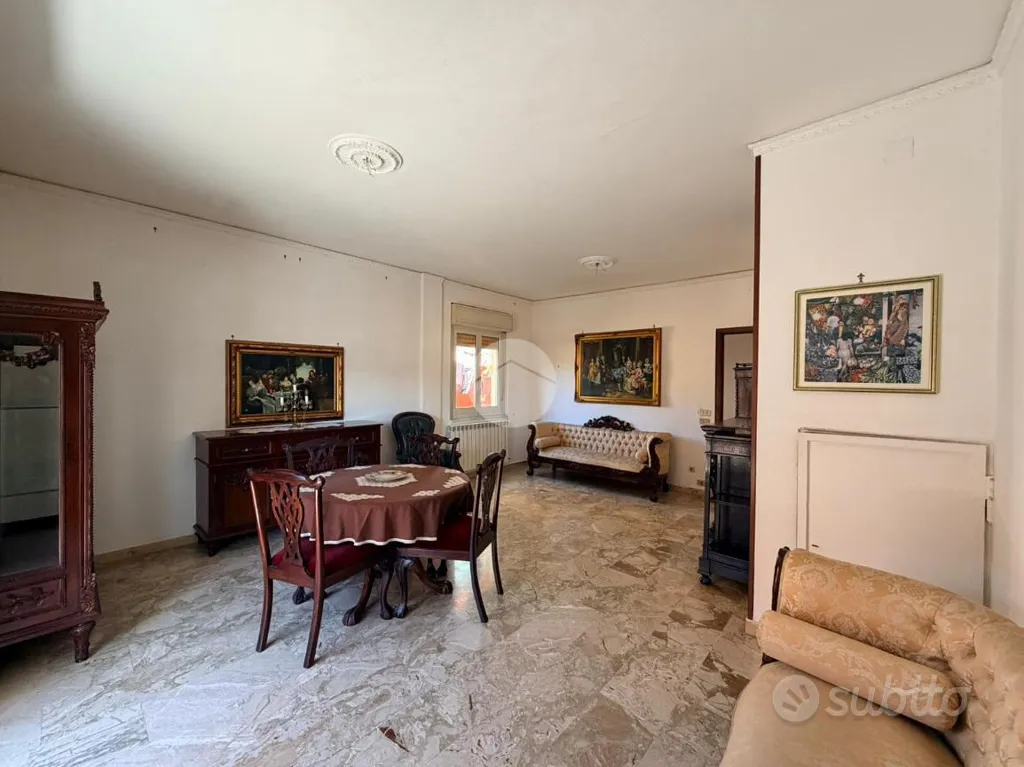 Salle à manger - 4-Room Apartment with Balcony in Palermo