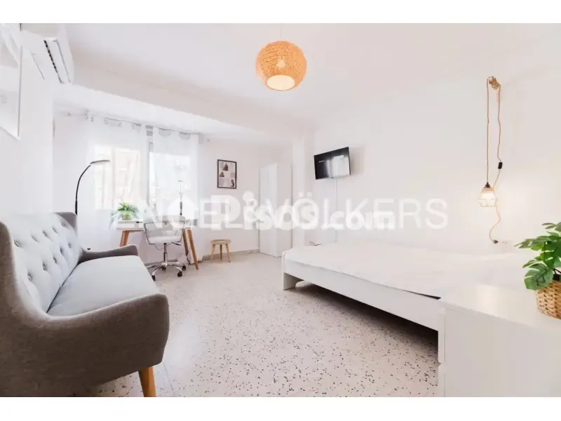 Dormitorios - Piso con balcón en Poblados Marítimos