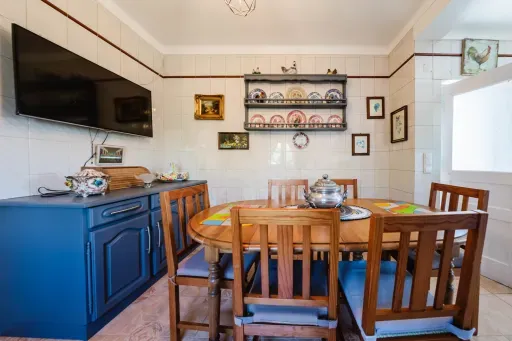 Salle à manger - Charming House with Fruit Trees in Private Setting