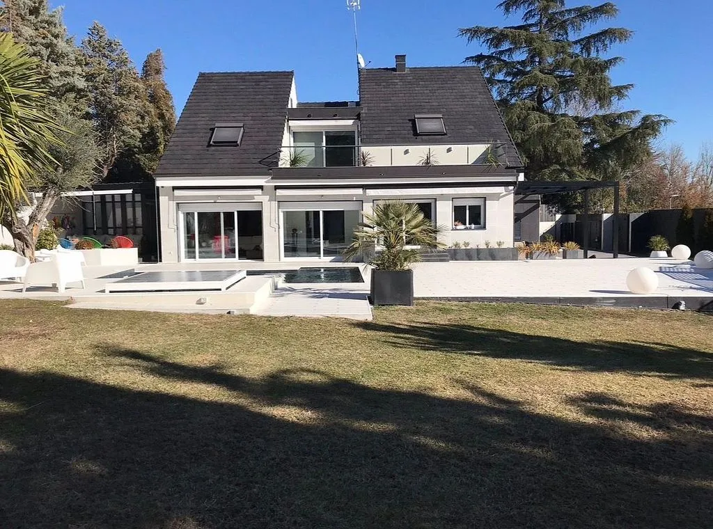 Välivaade - Chalet with Pool and Terrace in La Moraleja