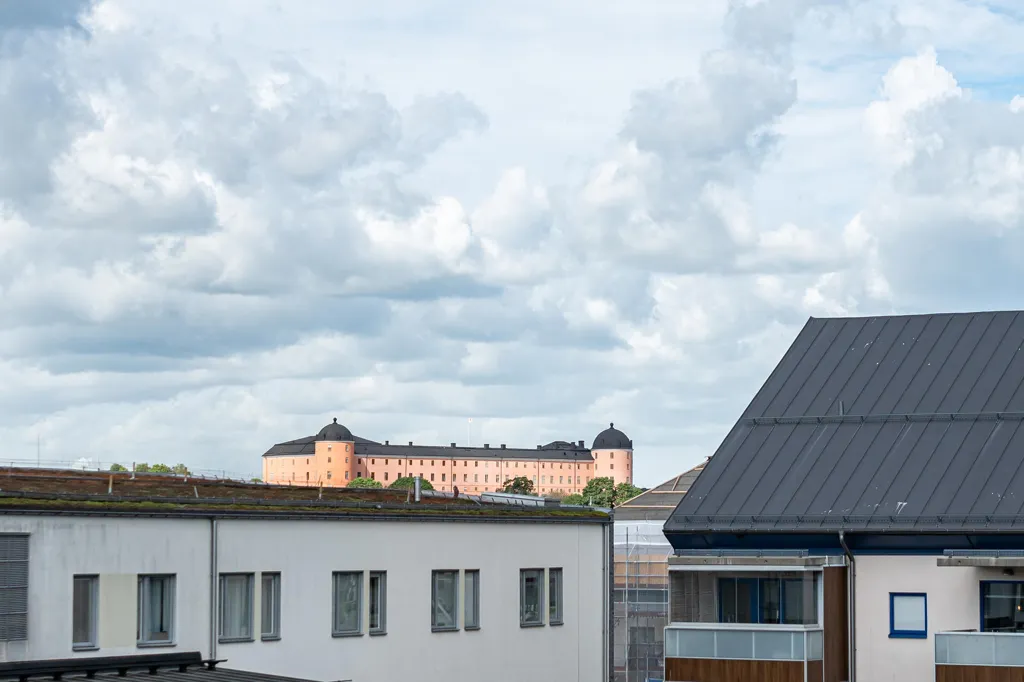 Esterno - Modern 1.5-Bedroom Flat with Balcony in Kungsängen