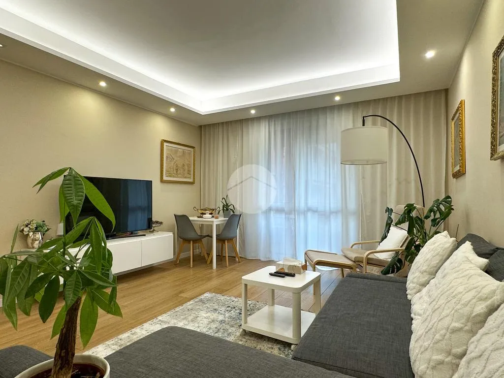 Séjour - Trilocale with Private Garden in Parma