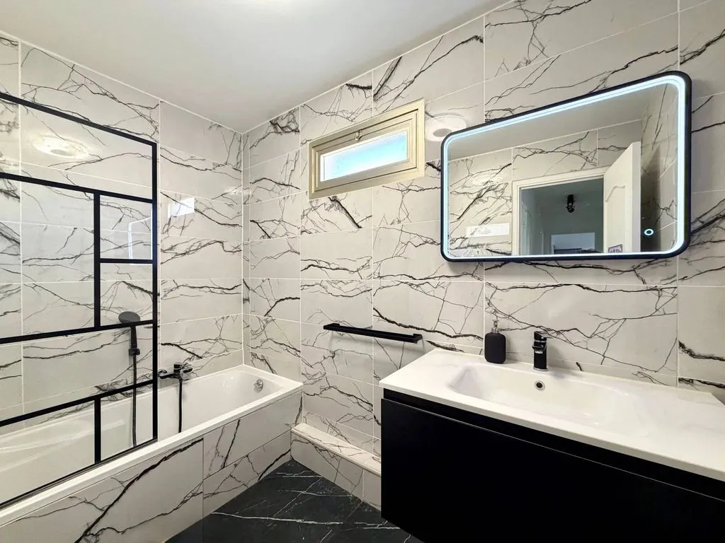 Salles de bain - Appartement Luxueux avec Vue Mer à Nice