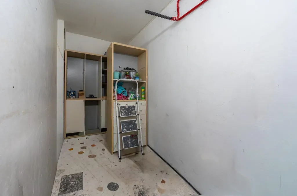 Lavanderia - 2-Bedroom Apartment with Balcony in Cachan