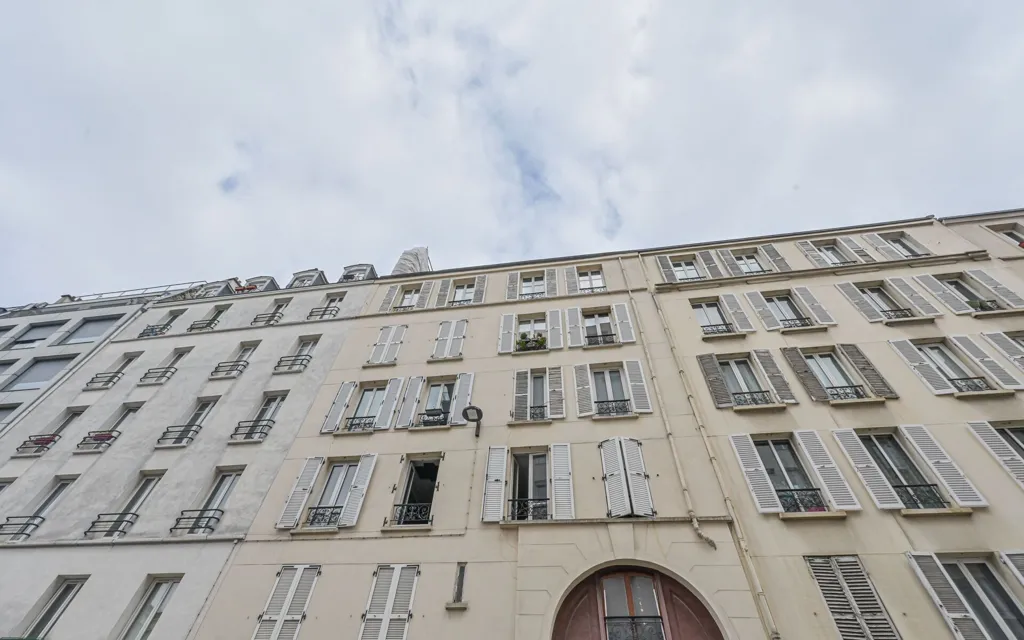 Extérieur - Appartement avec Combles Aménageables à Paris 18ème