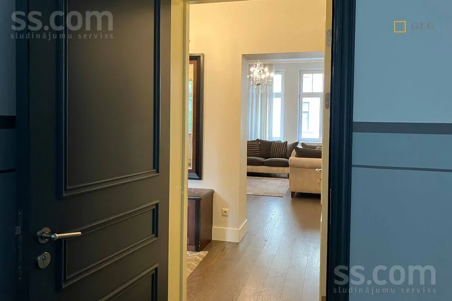Esik - Furnished Apartment with Balcony in Riga Centre