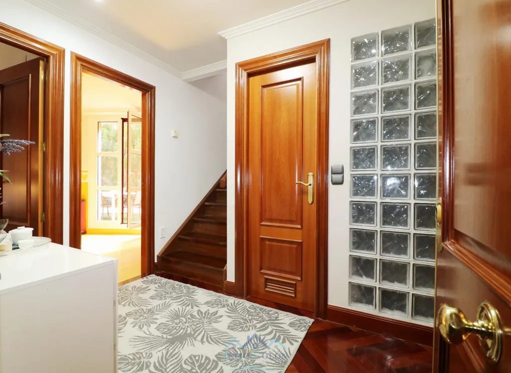 Entrée - Duplex with Pool and Terrace in Mendibil Centre