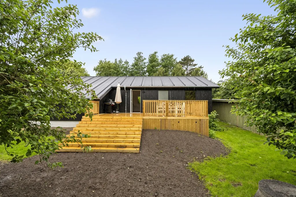 Jardin - Summer House with Garden in Martofte