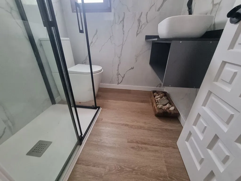 Salles de bain - Modernised House with Terrace in Casalot