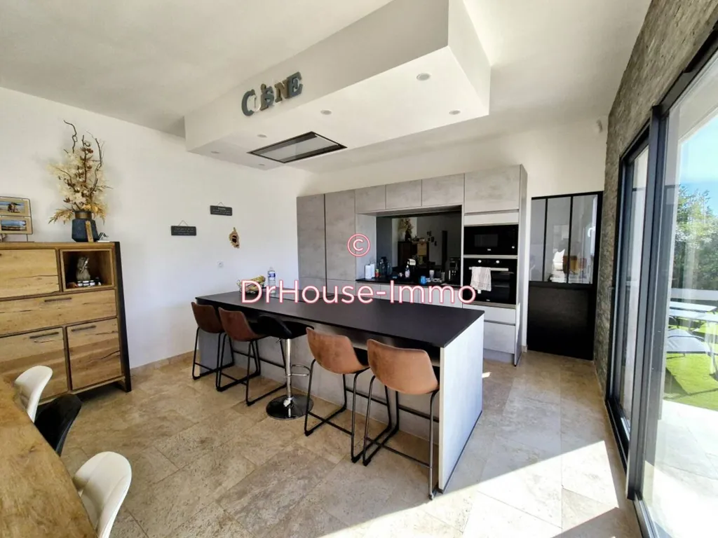 Cuisine - Villa avec Piscine et Jacuzzi à Argeliers