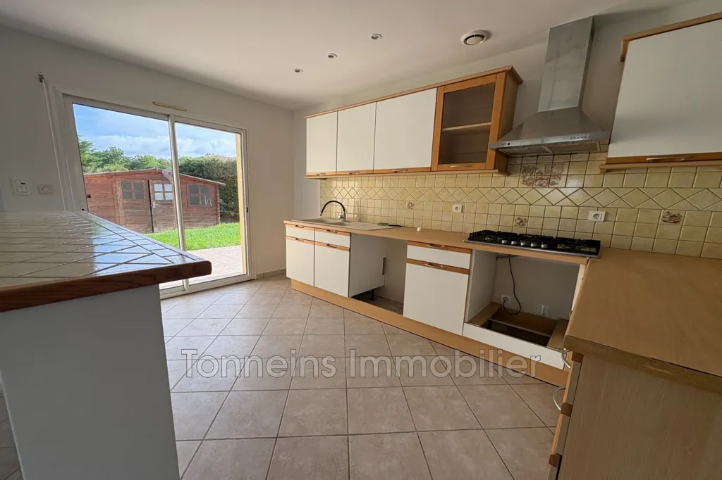 Cucina - Spacious House with Garden in Tonneins