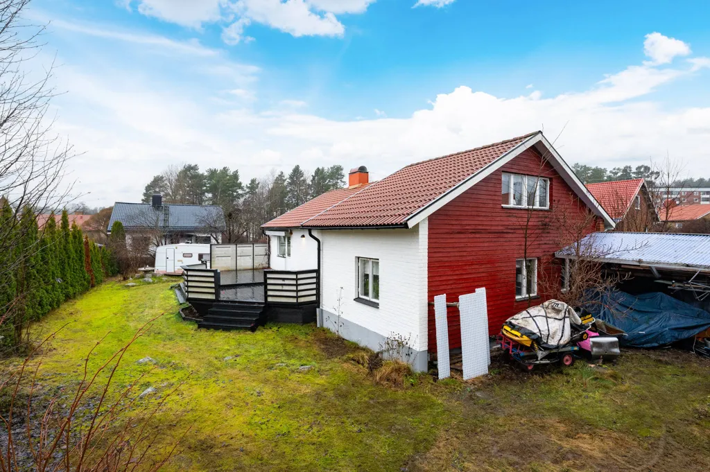 Garden - 1.5-Storey Villa with Garden in Söderhamn